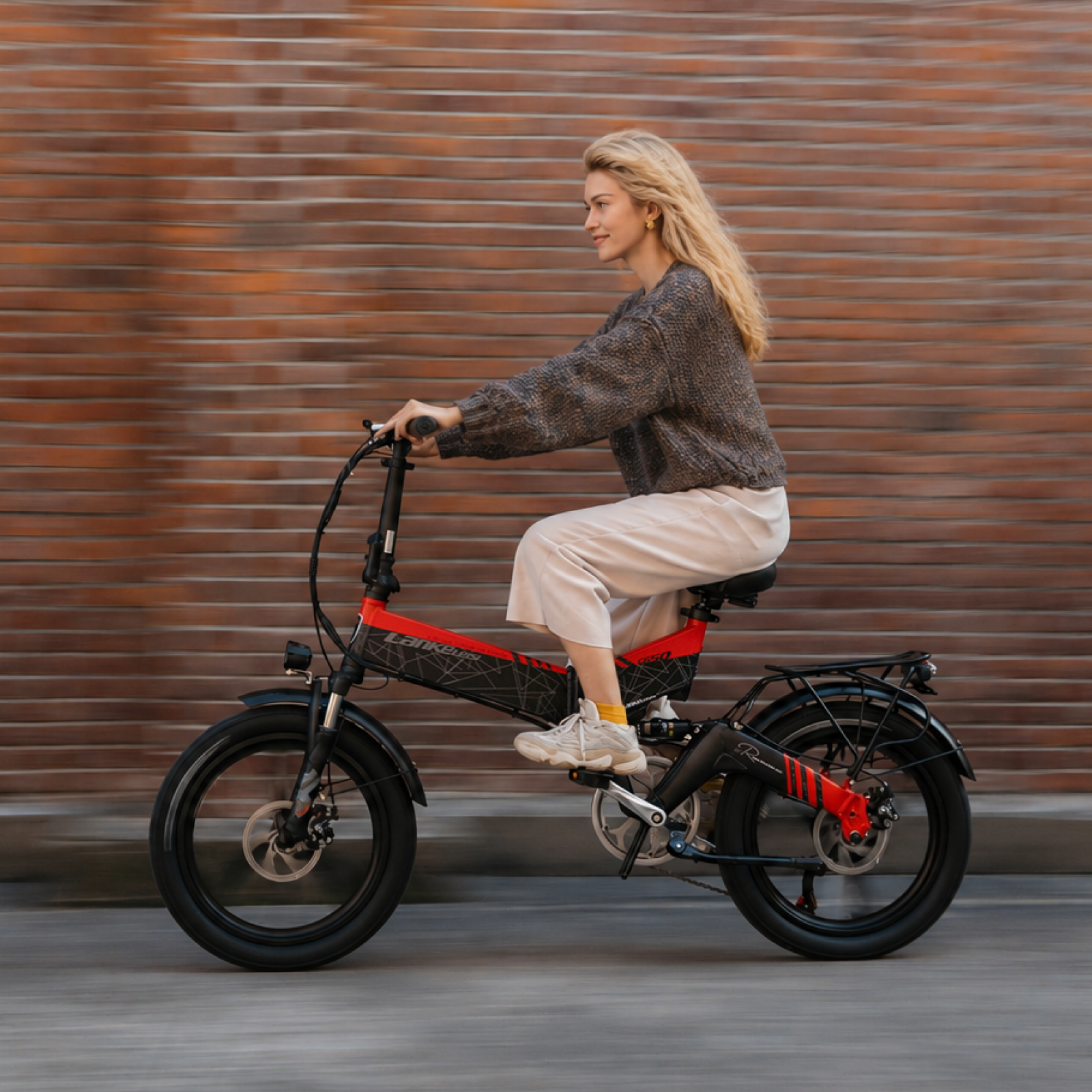 Lankeleisi G650 bici elettrica Red 250W fat bike telaio trekking